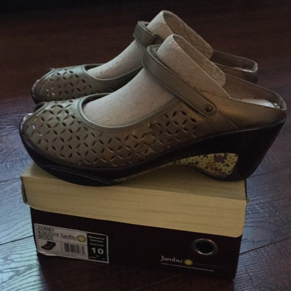 Jambu mule! Never worn. Size 10. Super cute!